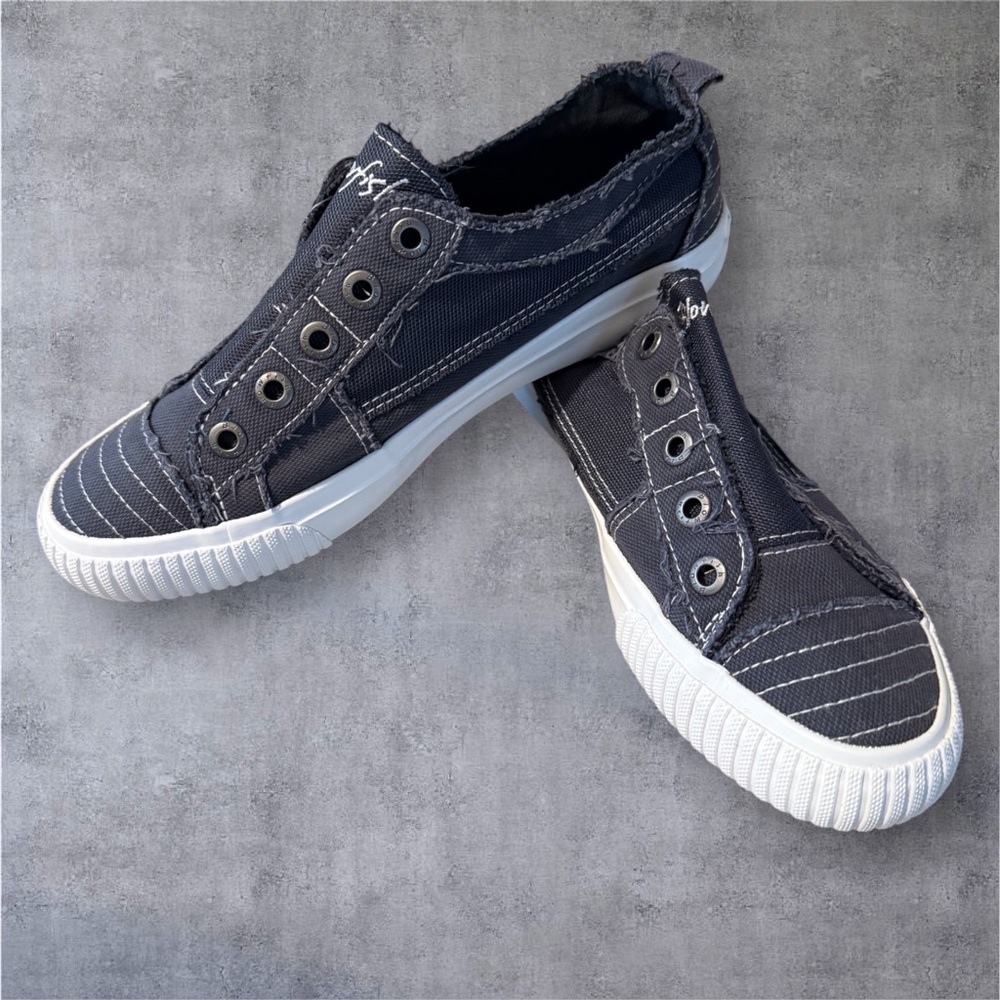 Brand new Blowfish Malibu Slip on Sneakers - Size 8.5